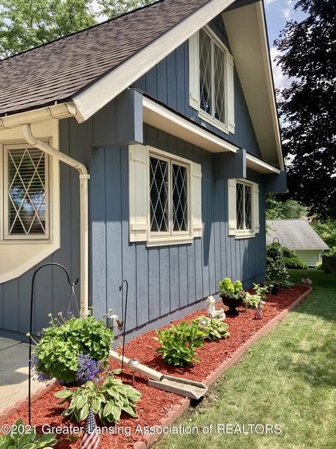 2100 Darby Dr, Lansing, MI 48906 photo 3