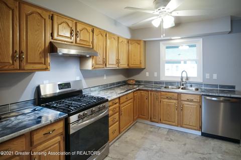 601 E Howe Ave, Lansing, MI 48906 photo 10