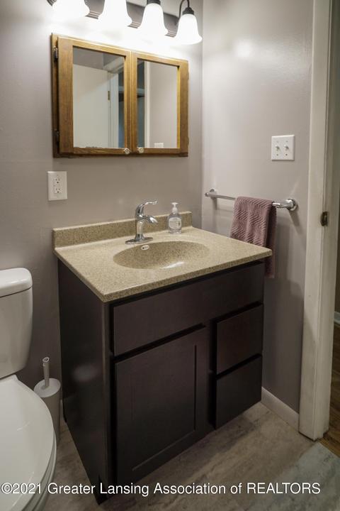 601 E Howe Ave, Lansing, MI 48906 photo 20