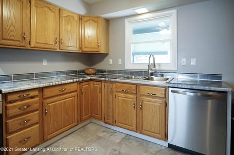 601 E Howe Ave, Lansing, MI 48906 photo 13