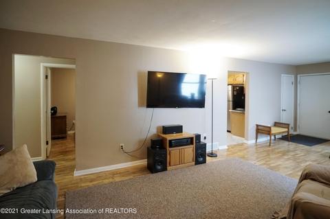 601 E Howe Ave, Lansing, MI 48906 photo 8