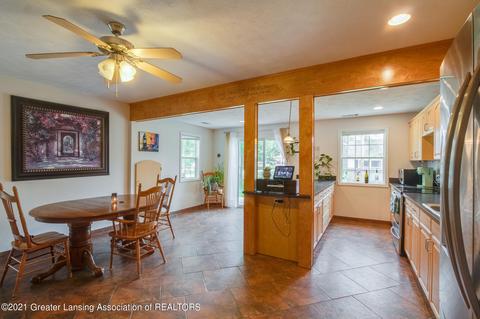 321 S Madison St, Perry, MI 48872 photo 16