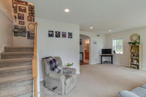321 S Madison St, Perry, MI 48872 photo 8