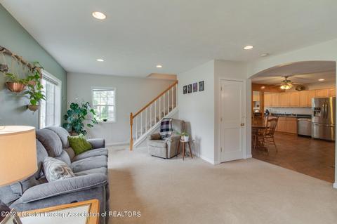 321 S Madison St, Perry, MI 48872 photo 4