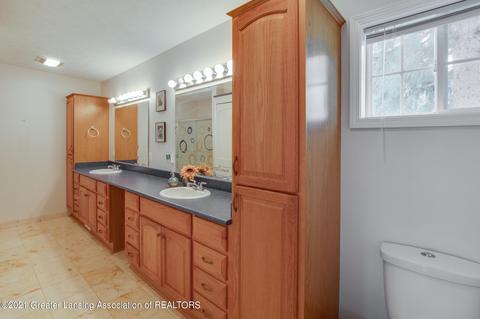 321 S Madison St, Perry, MI 48872 photo 22