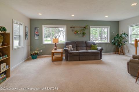 321 S Madison St, Perry, MI 48872 photo 6