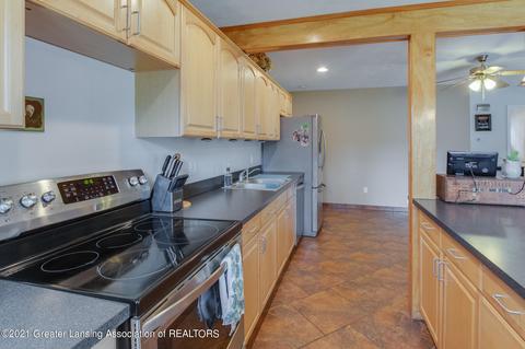 321 S Madison St, Perry, MI 48872 photo 15
