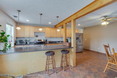 321 S Madison St, Perry, MI 48872 photo 12