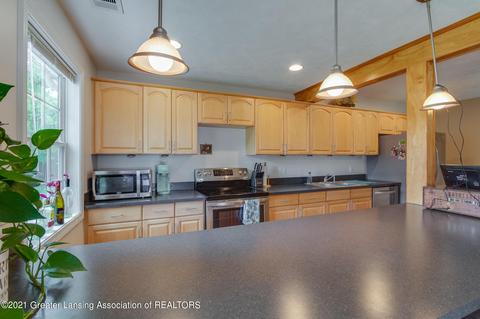 321 S Madison St, Perry, MI 48872 photo 13