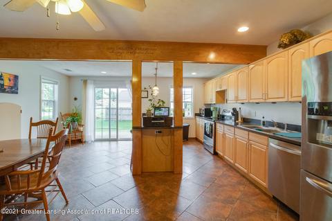 321 S Madison St, Perry, MI 48872 photo 10