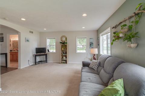 321 S Madison St, Perry, MI 48872 photo 7