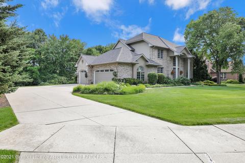 3922 Norway Pine Dr, Dewitt, MI 48820 photo 2