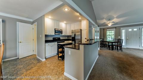 654 Earliglow Ln, Haslett, MI 48840 photo 12