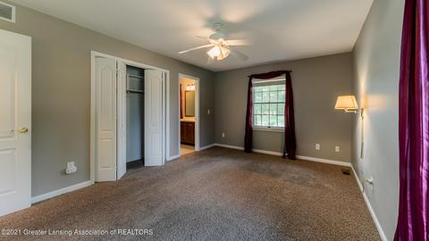 654 Earliglow Ln, Haslett, MI 48840 photo 16