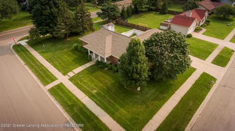 654 Earliglow Ln, Haslett, MI 48840 photo 5