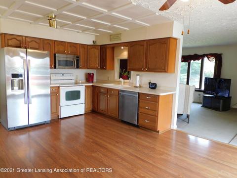 8193 Hunter, Bath, MI 48808 photo 4