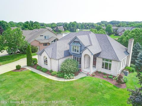 403 W Spring Meadows Ln, Dewitt, MI 48820 photo 2