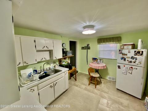 640 E Jolly Rd, Lansing, MI 48910 photo 6