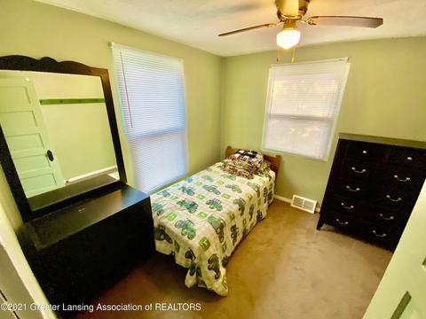 640 E Jolly Rd, Lansing, MI 48910 photo 8