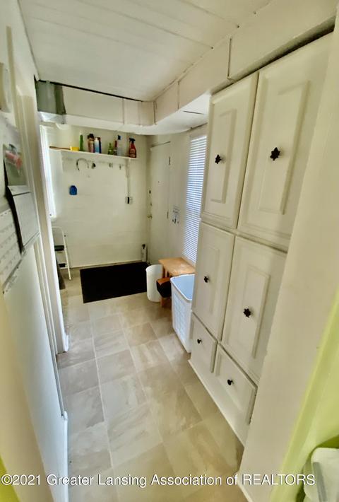 640 E Jolly Rd, Lansing, MI 48910 photo 10