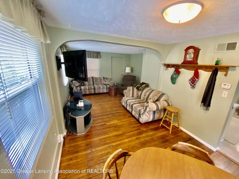 640 E Jolly Rd, Lansing, MI 48910 photo 4
