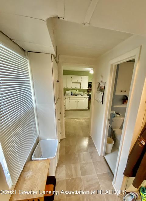 640 E Jolly Rd, Lansing, MI 48910 photo 11