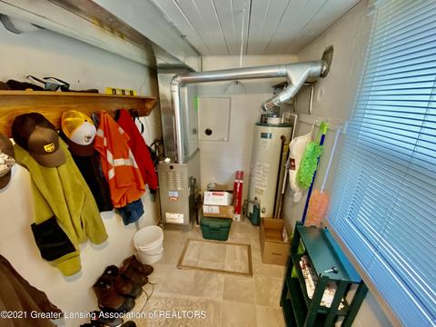 640 E Jolly Rd, Lansing, MI 48910 photo 12