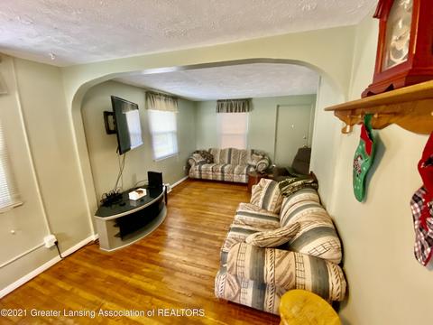 640 E Jolly Rd, Lansing, MI 48910 photo 2