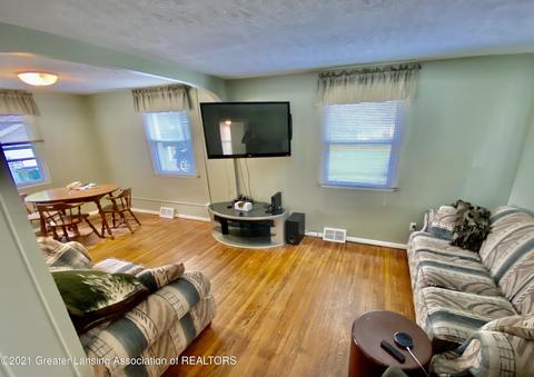 640 E Jolly Rd, Lansing, MI 48910 photo 3