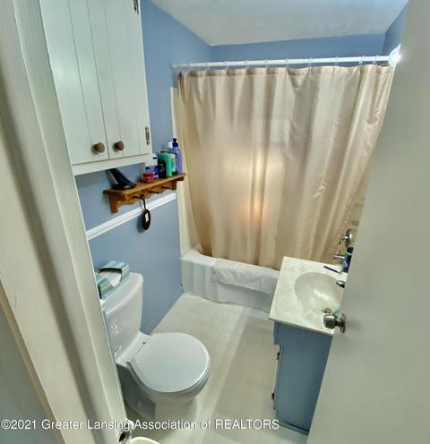 640 E Jolly Rd, Lansing, MI 48910 photo 9
