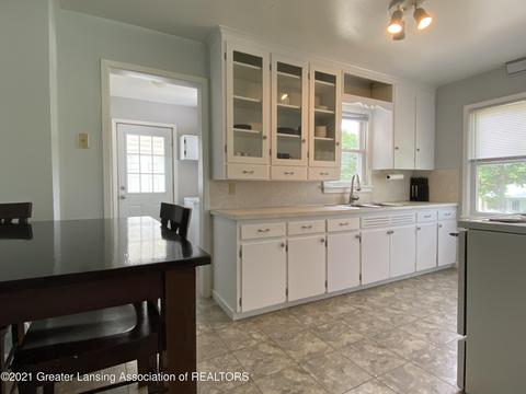 422 N Logan St, Dewitt, MI 48820 photo 7
