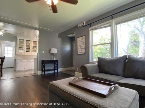 422 N Logan St, Dewitt, MI 48820 photo 5
