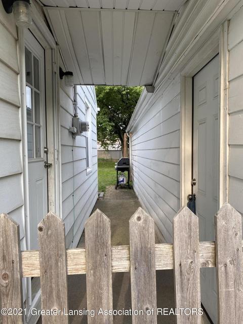 422 N Logan St, Dewitt, MI 48820 photo 14