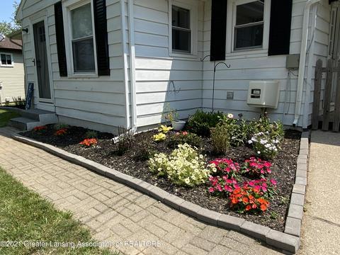 422 N Logan St, Dewitt, MI 48820 photo 3