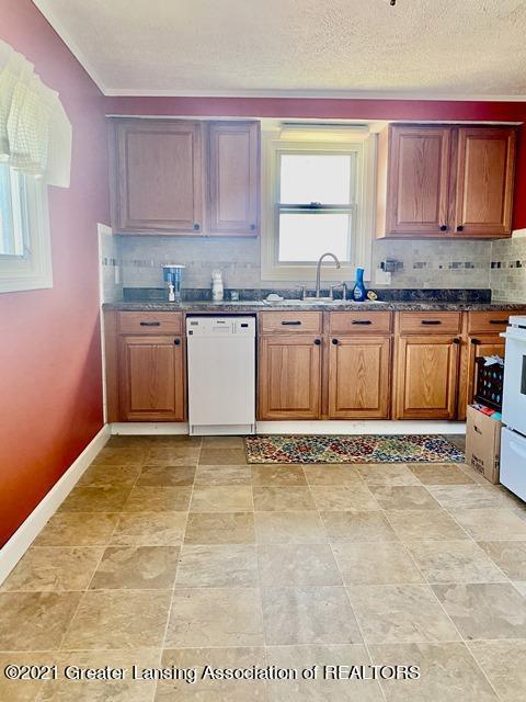 407 E Cavanaugh Rd, Lansing, MI 48910 photo 8