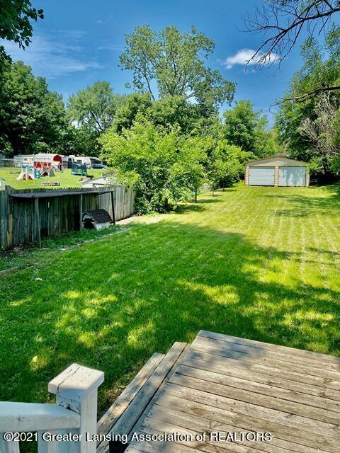 407 E Cavanaugh Rd, Lansing, MI 48910 photo 3