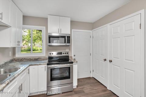 2083 Phillips Ave, Holt, MI 48842 photo 14