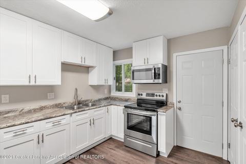 2083 Phillips Ave, Holt, MI 48842 photo 13
