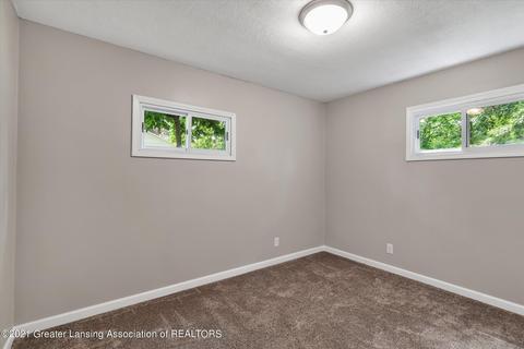 2083 Phillips Ave, Holt, MI 48842 photo 17