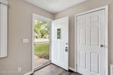 2083 Phillips Ave, Holt, MI 48842 photo 6