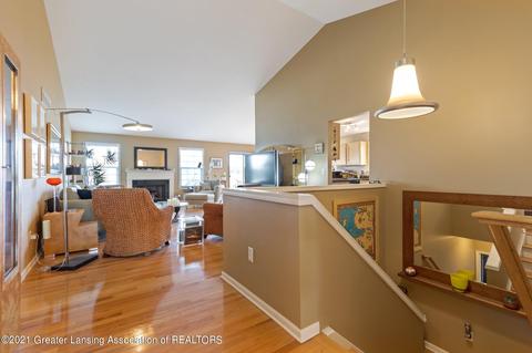 1306 Wickham Dr, Lansing, MI 48906 photo 9
