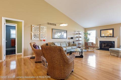 1306 Wickham Dr, Lansing, MI 48906 photo 8