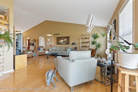1306 Wickham Dr, Lansing, MI 48906 photo 6
