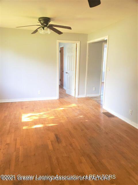 6051 Wise Rd, Lansing, MI 48911 photo 5