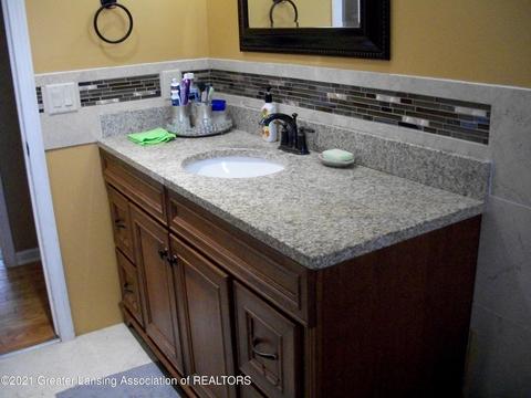 1338 Maycroft Rd, Lansing, MI 48917 photo 24