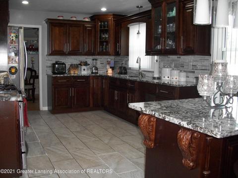 1338 Maycroft Rd, Lansing, MI 48917 photo 7