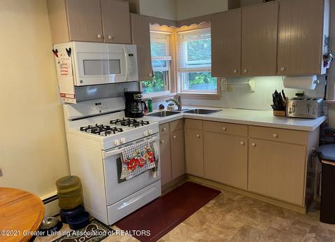 911 Clark Rd, Lansing, MI 48917 photo 5