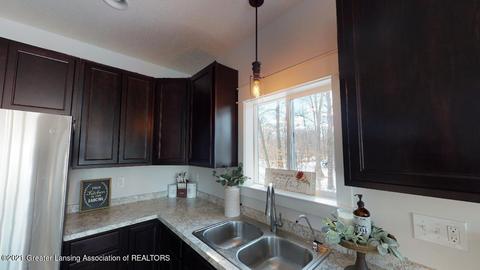 6620 Thunder Ln, Lansing, MI 48906 photo 8