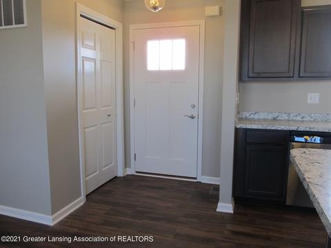 6610 Thunder Ln, Lansing, MI 48906 photo 9