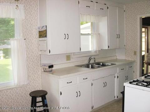 1305 E Haslett Rd, Haslett, MI 48840 photo 4